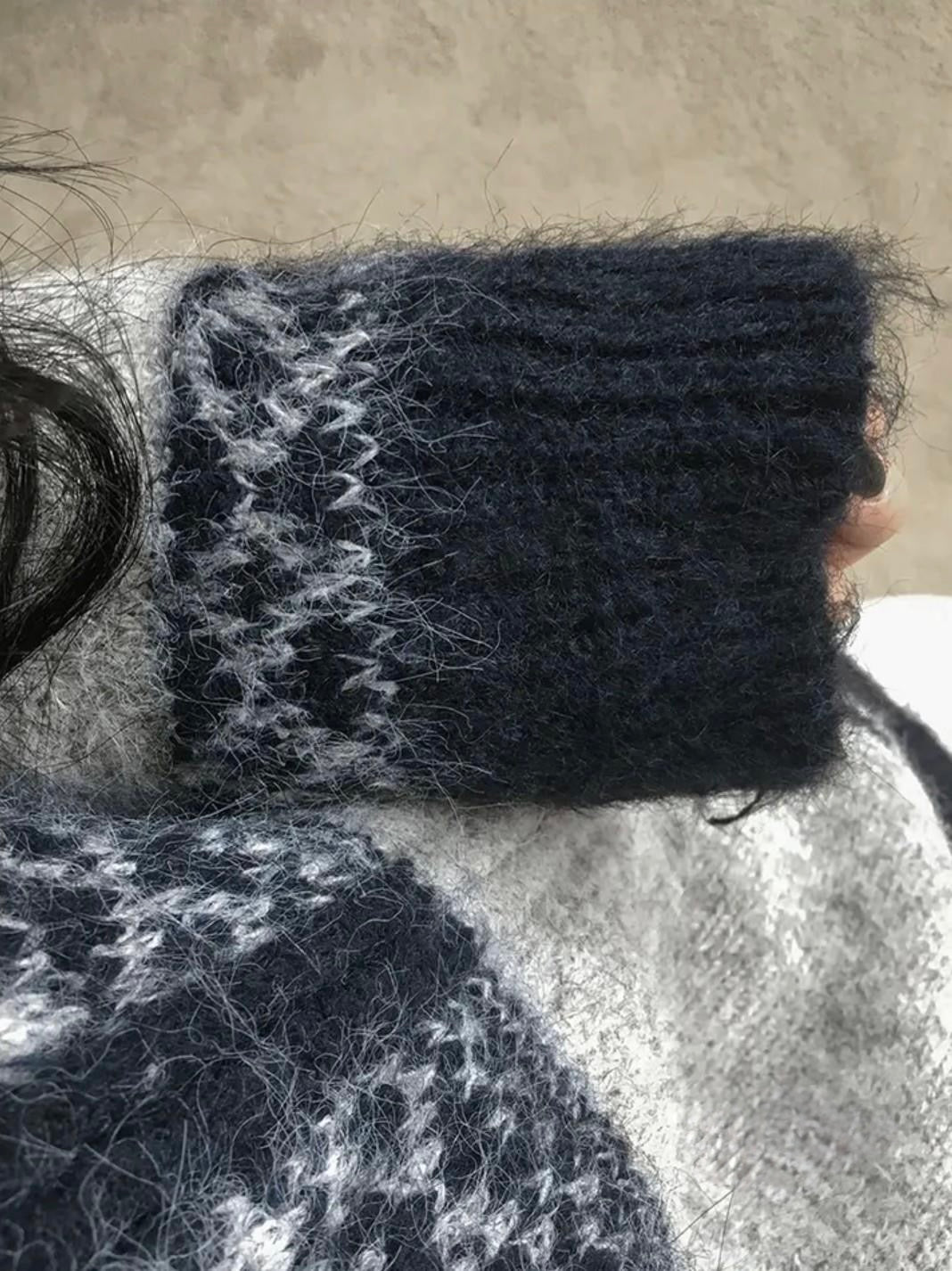 Snowflake Diamond Cardigan Sweater LAF2305