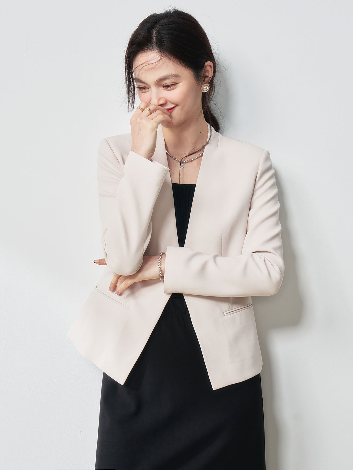 2025 Tailored Slim-Fit Business Blazer – Elegant & Professional